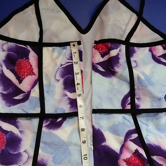 Big bold flower print romper. Size Large, No Brand - Picture 4 of 8